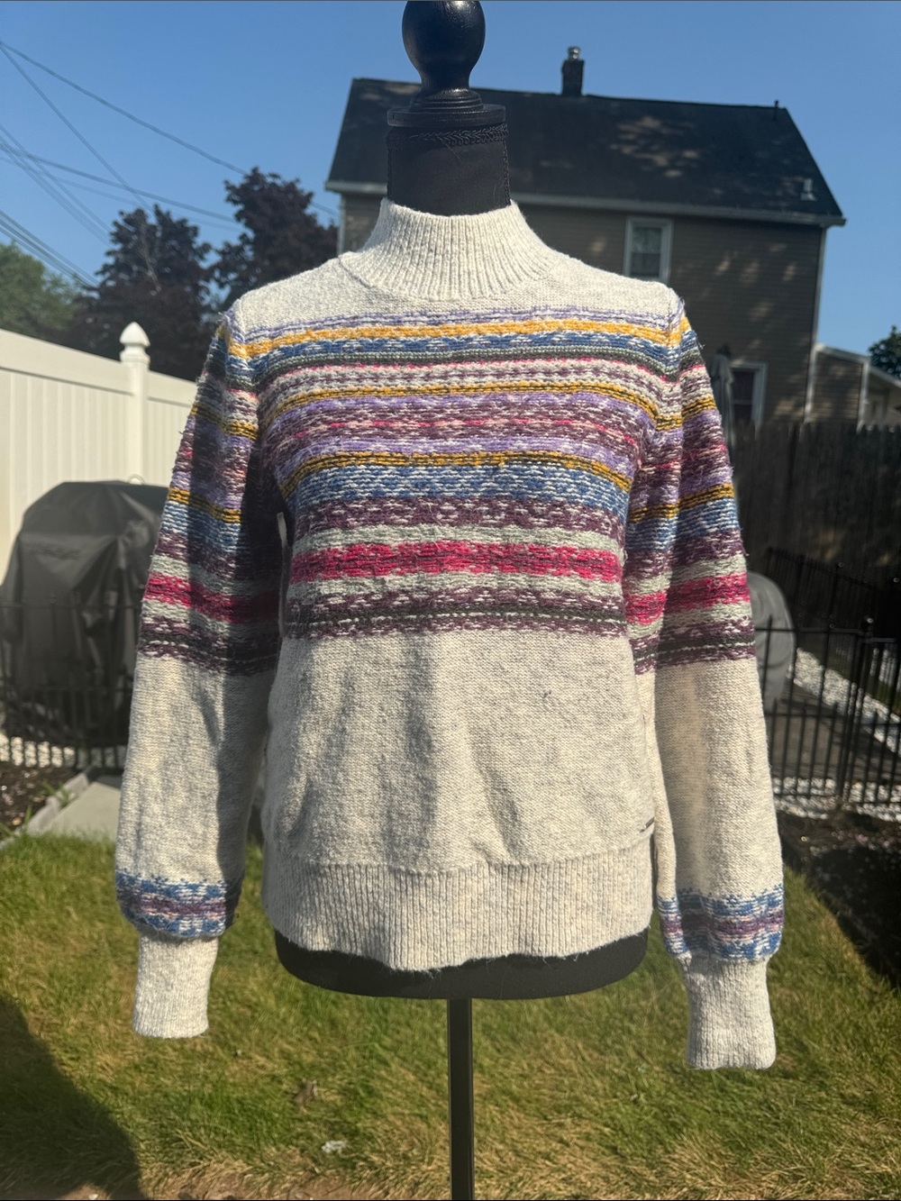 Abercrombie & Fitch womems Off-White Crewneck Knit Sweater